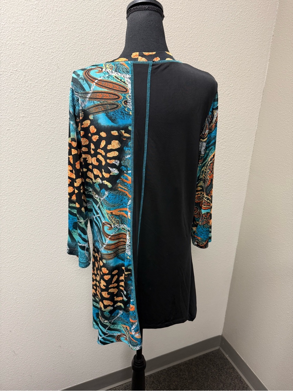 Nicole Marie Abstract Animal Print Tunic Top Large Boho Stretch Pocket Tee - Picture 4 of 8